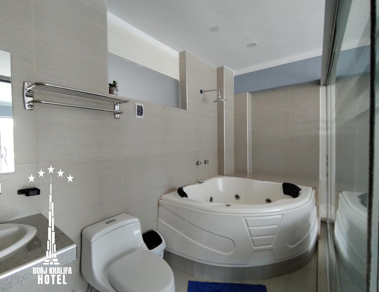 Hotel Burj Khalifa Quillabamba ภายนอก รูปภาพ